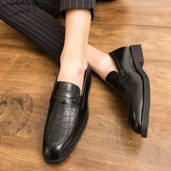 Обувка за мъже Заострена кожена обувка Случайни извънгабаритни модерни мъжки рокля обувка Zapatos De Hombre мокасини мъже сватбени обувки дизайнерски обувки